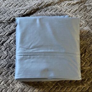 Kirkland 680 Thread Count Soft Blue King Flat Bedding Sheet *ONLY*